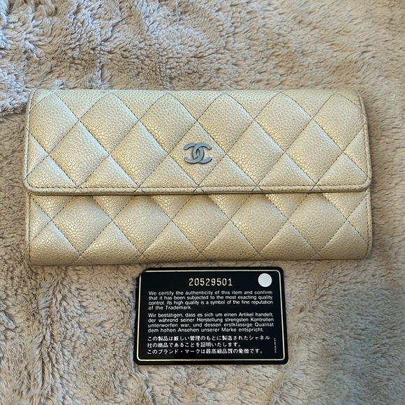 Chanel Pearly Caviar Quilted Large Classic Wallet with COA - Picture 1 of 12
